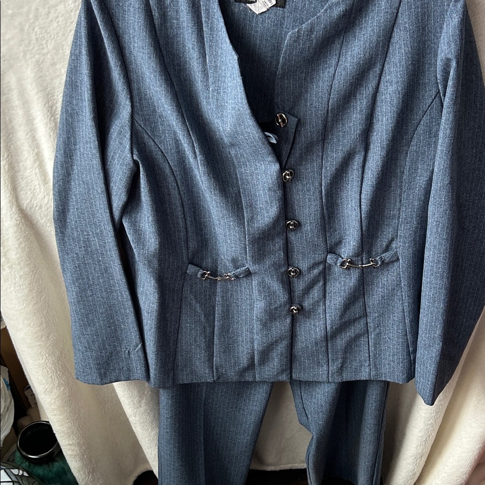 Women Blue pin stripe chads place Blazer Suit made in USA